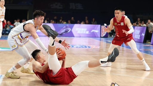 又隐身了？哲凯赖什对阵维拉10项数据挂0，6次丢失球权